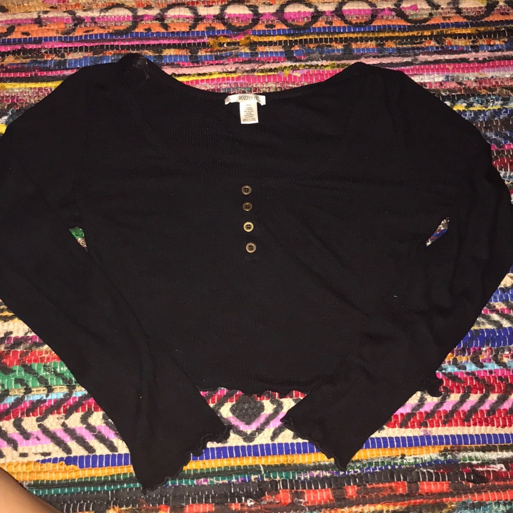 black cropped t-shirt
